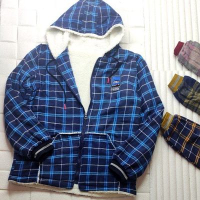 کاپشن چهار خانه داخل خز بره ای 🔵 کد ۰۲۳/۲۶۵۰ 7️⃣2️⃣4️⃣ فروش عمده پوشاک