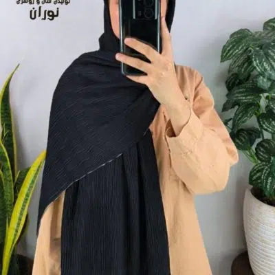 خرید عمده شال نخی سیااسکارف پلیسه دور لمه اعلاء - شال و روسری زنانه عمده