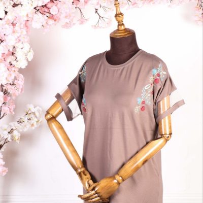 خرید عمده تیشرت زنانه آستین تور گلدوزی گل - تاپ و تیشرت زنانه عمده