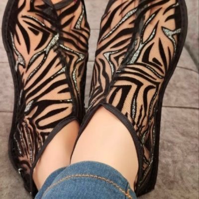 خرید عمده پاپوش کف چرم پشت زیپ طرح zebra زنانه - جوراب زنانه عمده