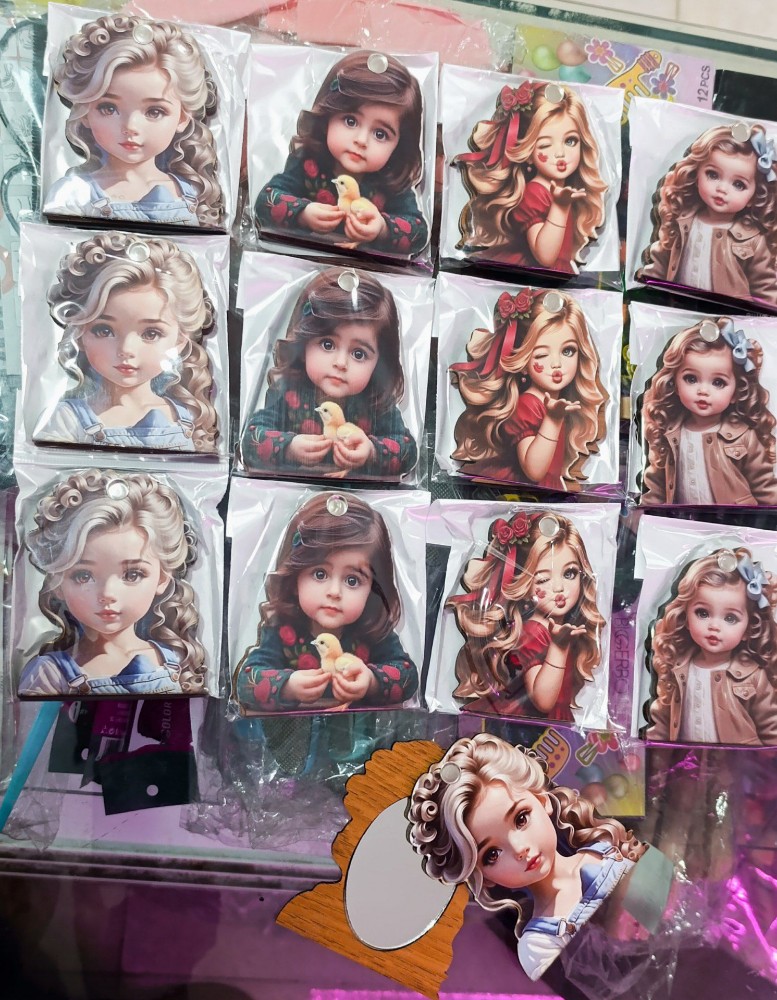 آینه‌های سه بعدی دختر ملوس کد 135557 - خرید ابزار آرایشی عمده