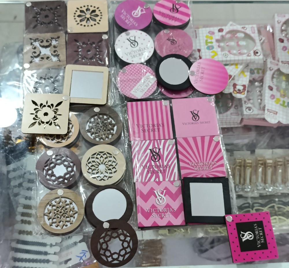 آینه چوبی کد 135560 - خرید ابزار آرایشی عمده