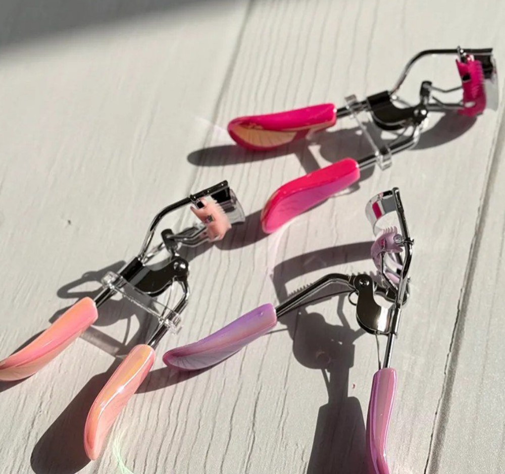 فرمژه دست سیلیکونی شانه‌دار کد 135571 - خرید ابزار آرایشی عمده