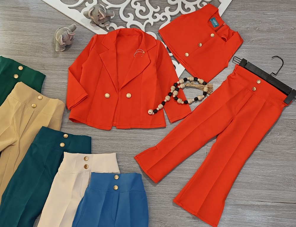 فروش عمده سه تیکه کت و شلوار دخترانه دکمه طلایی کد 132705