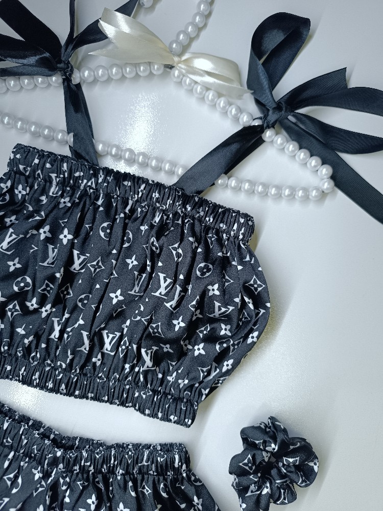 ست سه تیکه ساتن لویی وویتون مشکی کد 135303 - خرید لباس خواب زنانه عمده