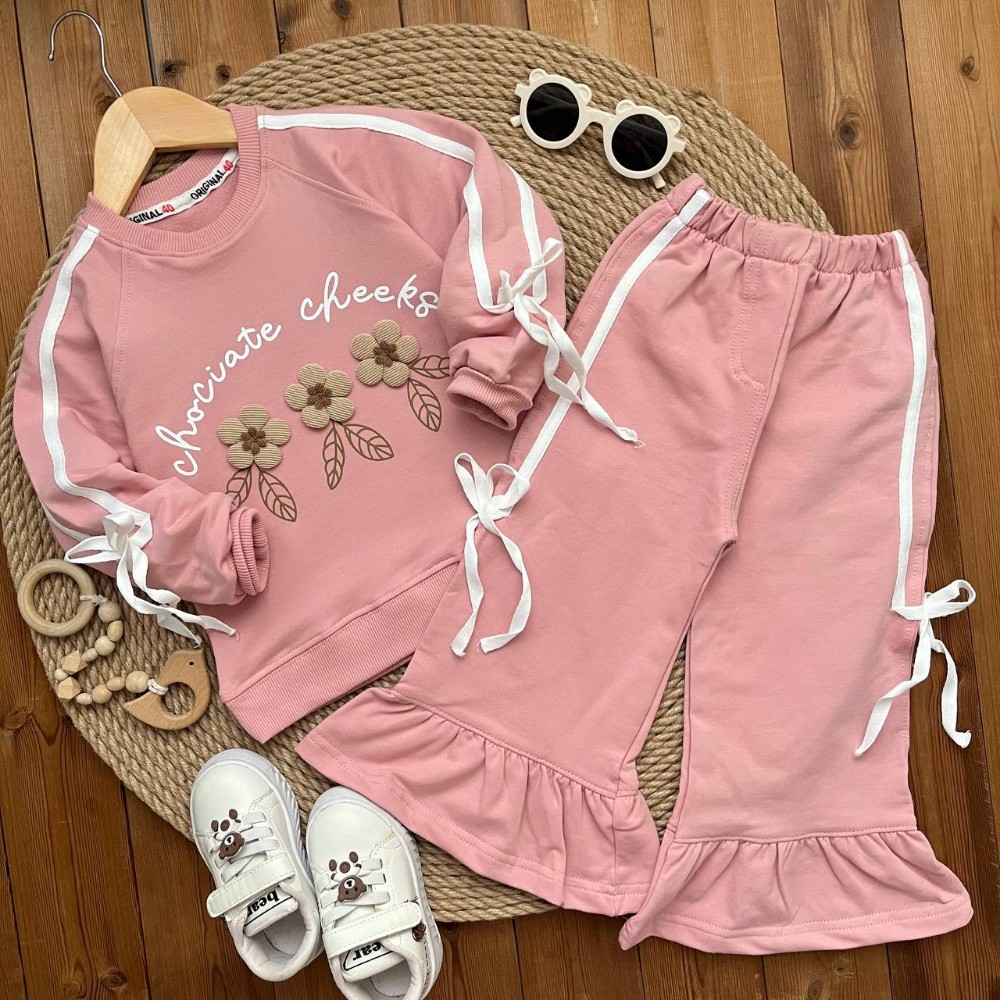 ست بلوز شلوار دخترانه چین دار نوار دوزی گل برجسته کد 135340 - خرید ست بلوز شلوار دخترانه عمده