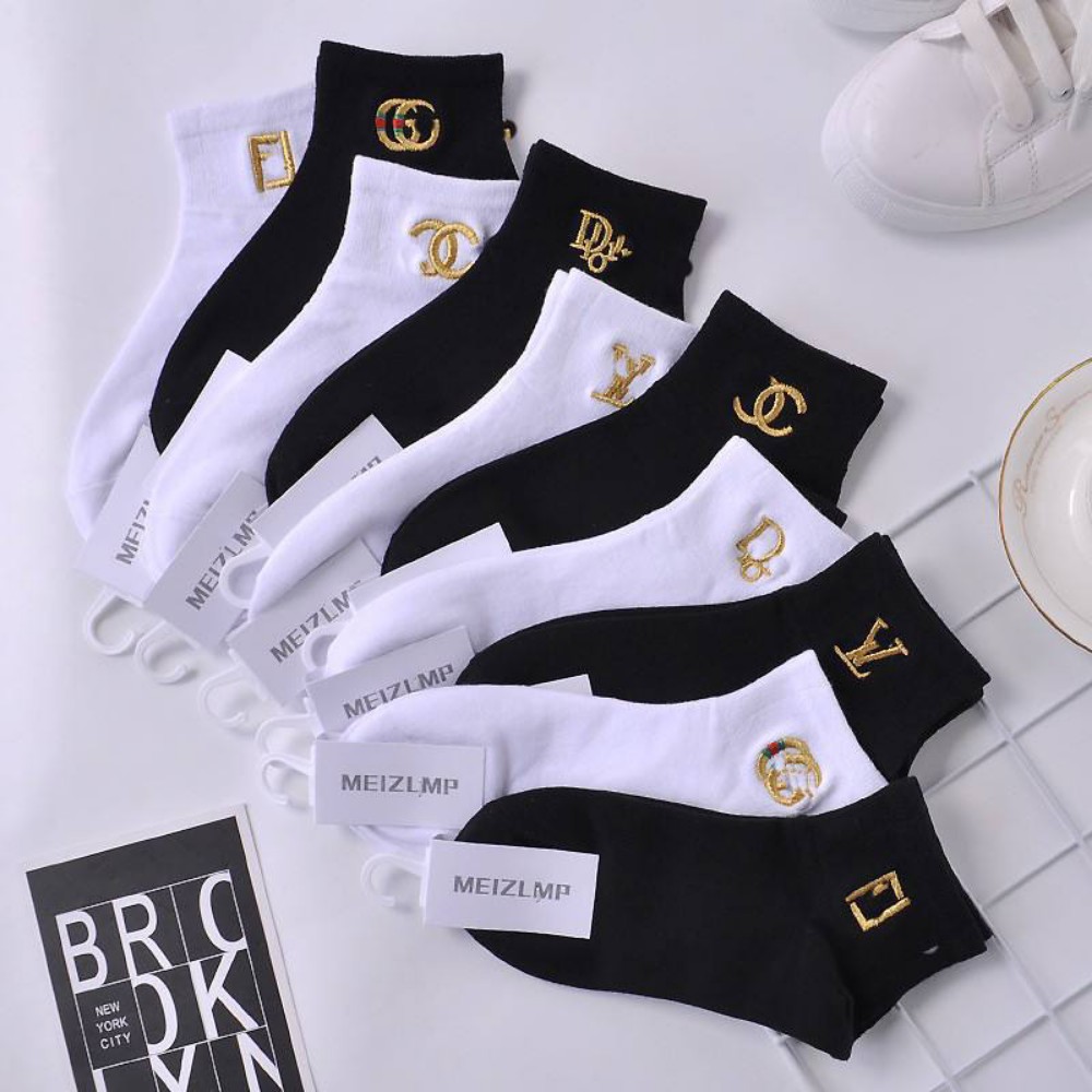 فروش عمده جوراب مچی زنانه گلدوزی طرح برند خارجی کد 132803