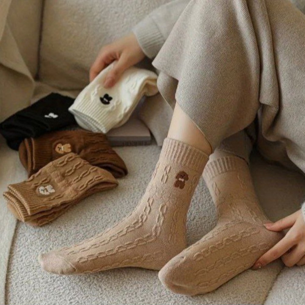 جوراب زنانه ساقدار زنجیری برجسته گلدوزی خارجی کد 135194 - خرید جوراب زنانه عمده