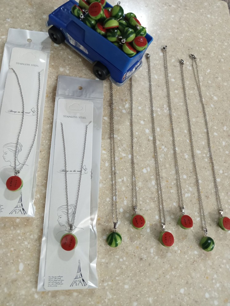 گردنبند هندوانه یلدایی کد 136297 - خرید ابزار آرایشی عمده