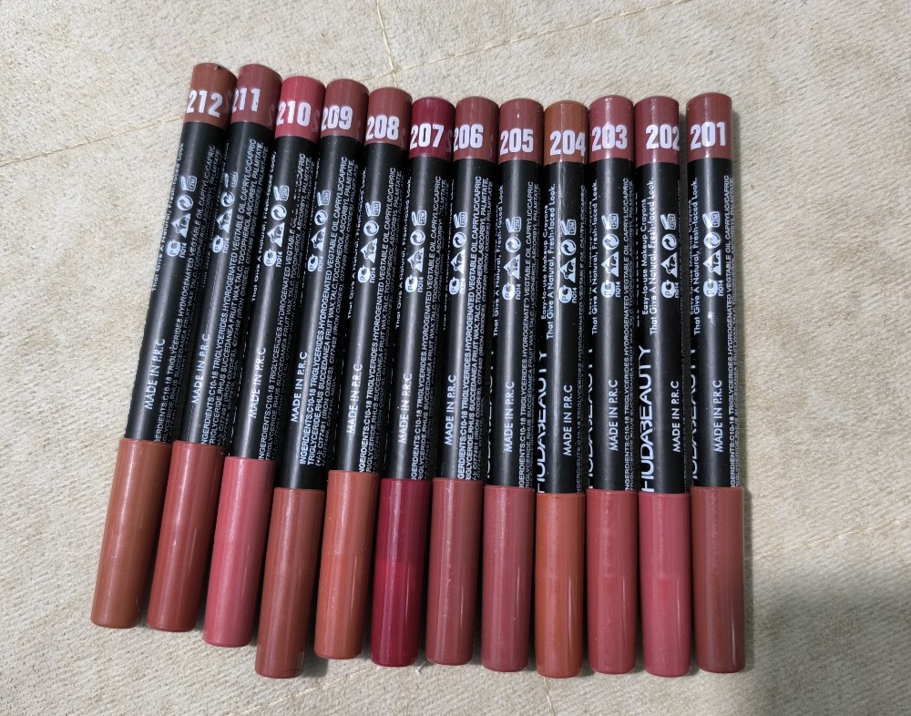 خط لب گوشتی بل کد 138499 - خرید آرایشی لب عمده