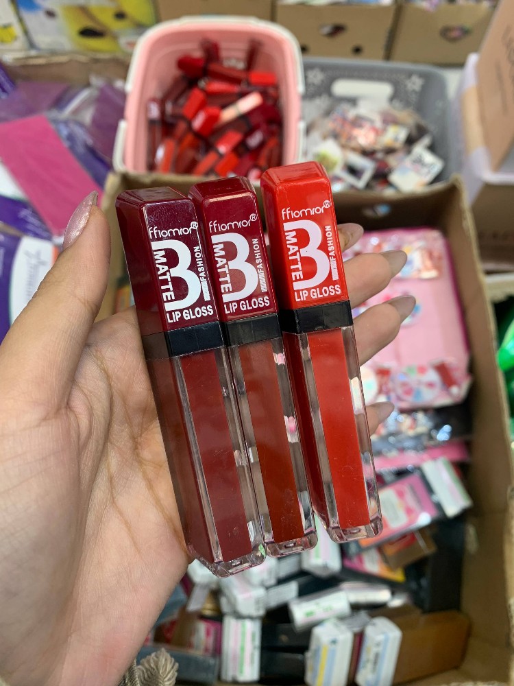 رژ لب مایع کد 136589 - خرید آرایشی لب عمده