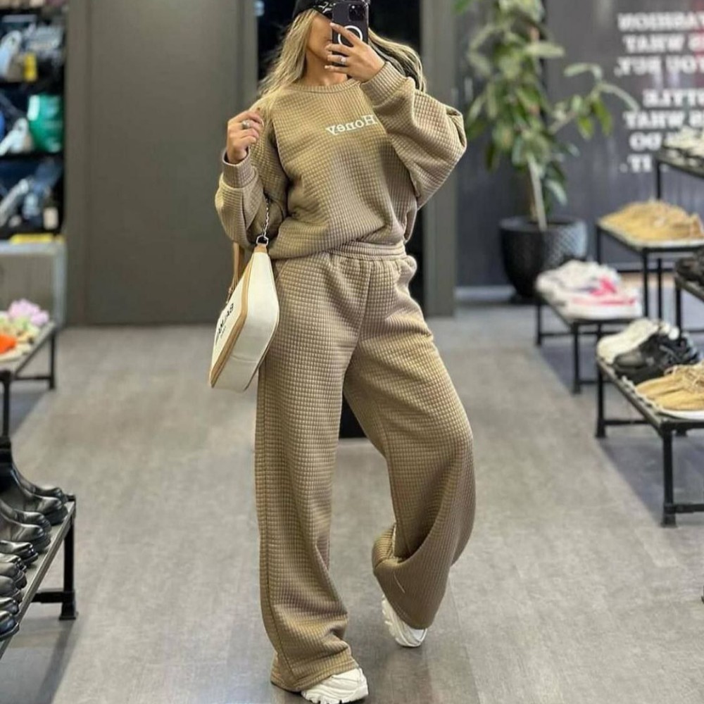 ست بلوز شلوار زنانه فیتیله ای گرم بالا پاییزه کد 136671 - خرید ست بلوز شلوار زنانه عمده