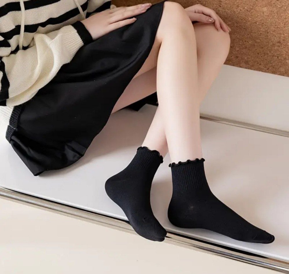 جوراب زنانه نیم ساق لب فر مشکی خارجی کد 136363 - خرید جوراب زنانه عمده