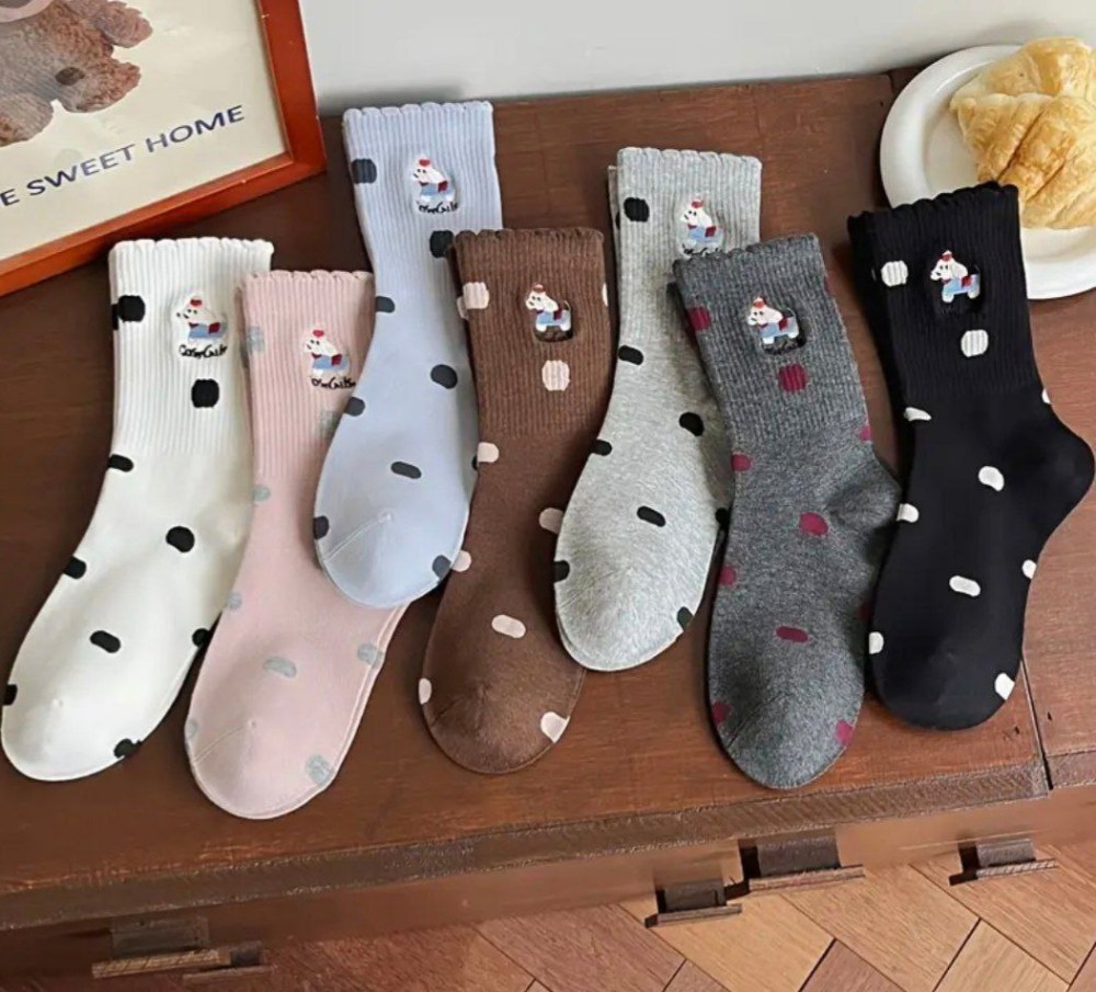 جوراب زنانه ساقدار گلدوزی خارجی کد 136596 - خرید جوراب زنانه عمده