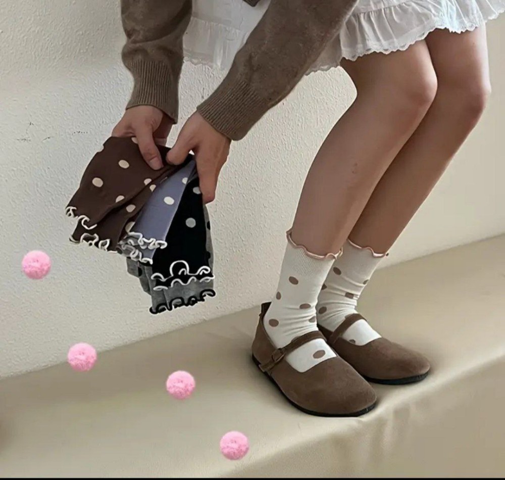 جوراب زنانه نیم ساق لب فر خال خالی خارجی کد 137413 - خرید جوراب زنانه عمده