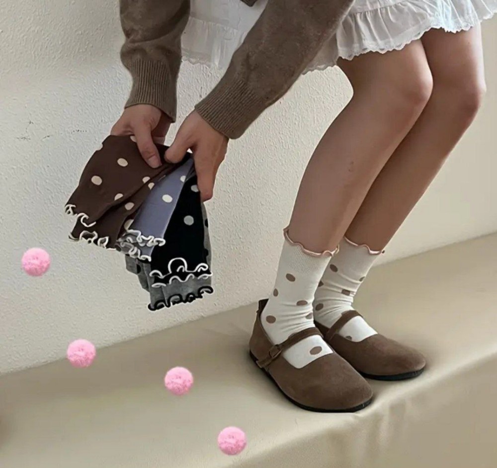 جوراب زنانه ساقدار لب فر خال خالی خارجی کد 137413 - خرید جوراب زنانه عمده