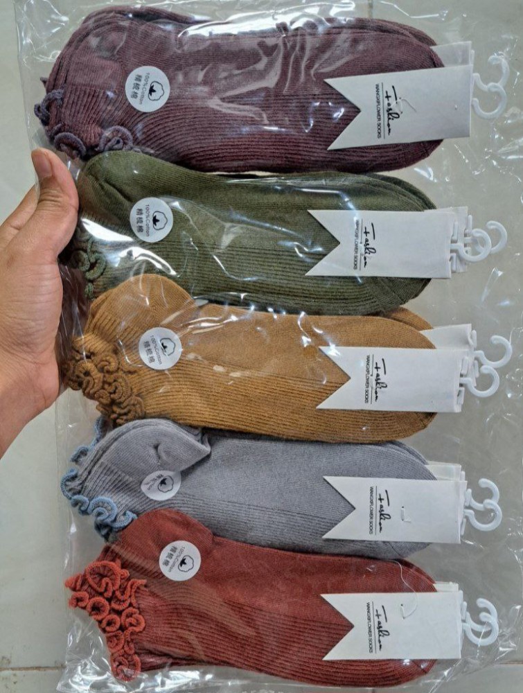 جوراب زنانه مچی لب فر خارجی کد 137621 - خرید جوراب زنانه عمده