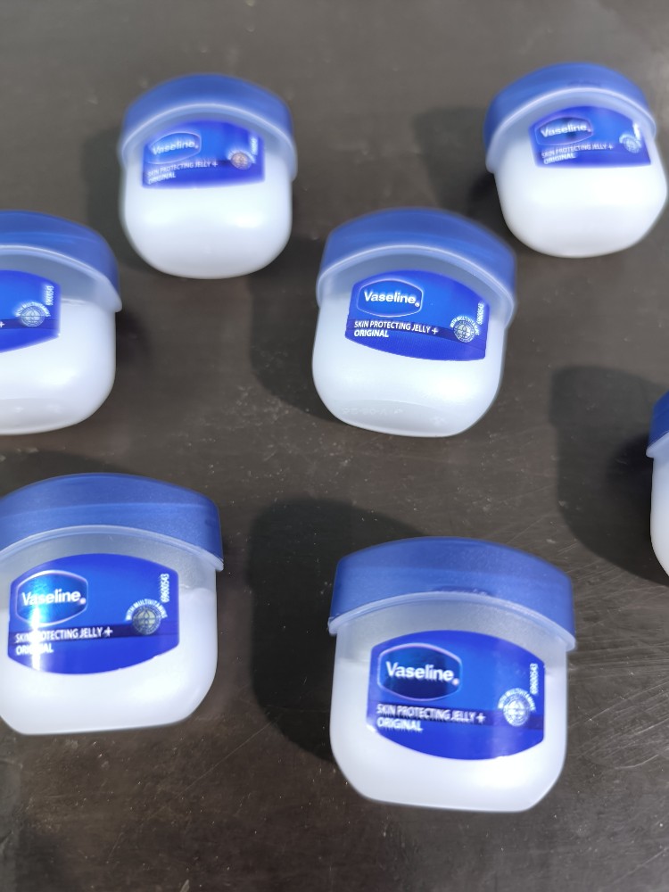 بالم لب وازلین کد 139937 - خرید آرایشی لب عمده