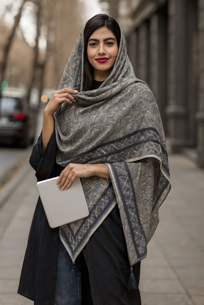 روسری منگوله دار کد 140179 - خرید شال و روسری زنانه عمده