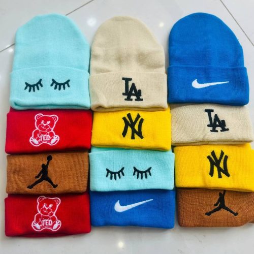 کلاه بافت رنگی گلدوزی کد 135051 - خرید بلوز تک زنانه عمده