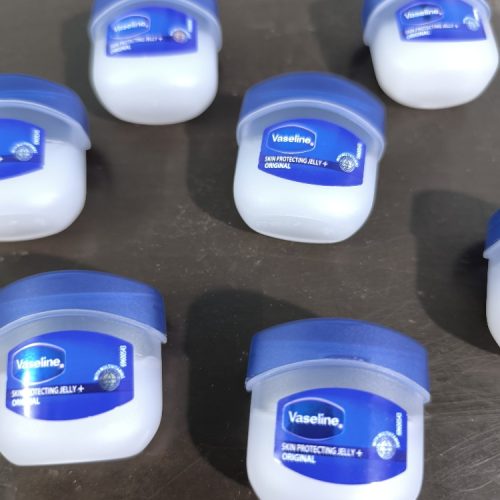 بالم لب وازلین کد 139937 - خرید آرایشی لب عمده