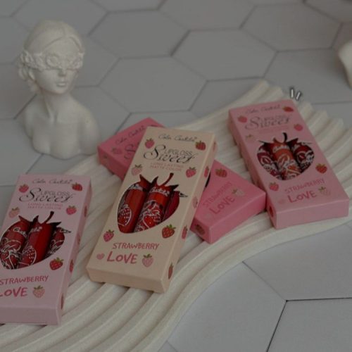 فروش عمده رژ ۳ عددی توت فرنگی کالرکستل ️ کد 130918