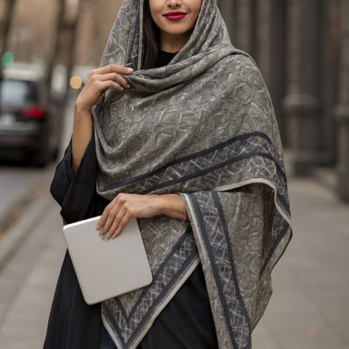 روسری منگوله دار کد 140179 - خرید شال و روسری زنانه عمده