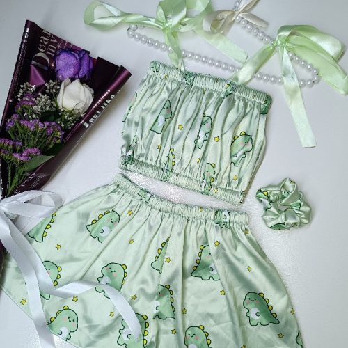 ست سه تیکه ساتن طرح دایناسور سبز کد 134822 - خرید لباس خواب زنانه عمده